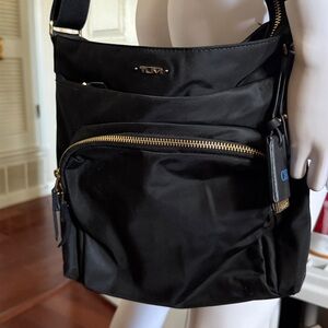Tumi Voyageur Capri Crossbody Shoulder Bag Black Nylon 10 Like New